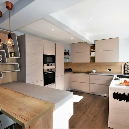 Ivy House - Your *